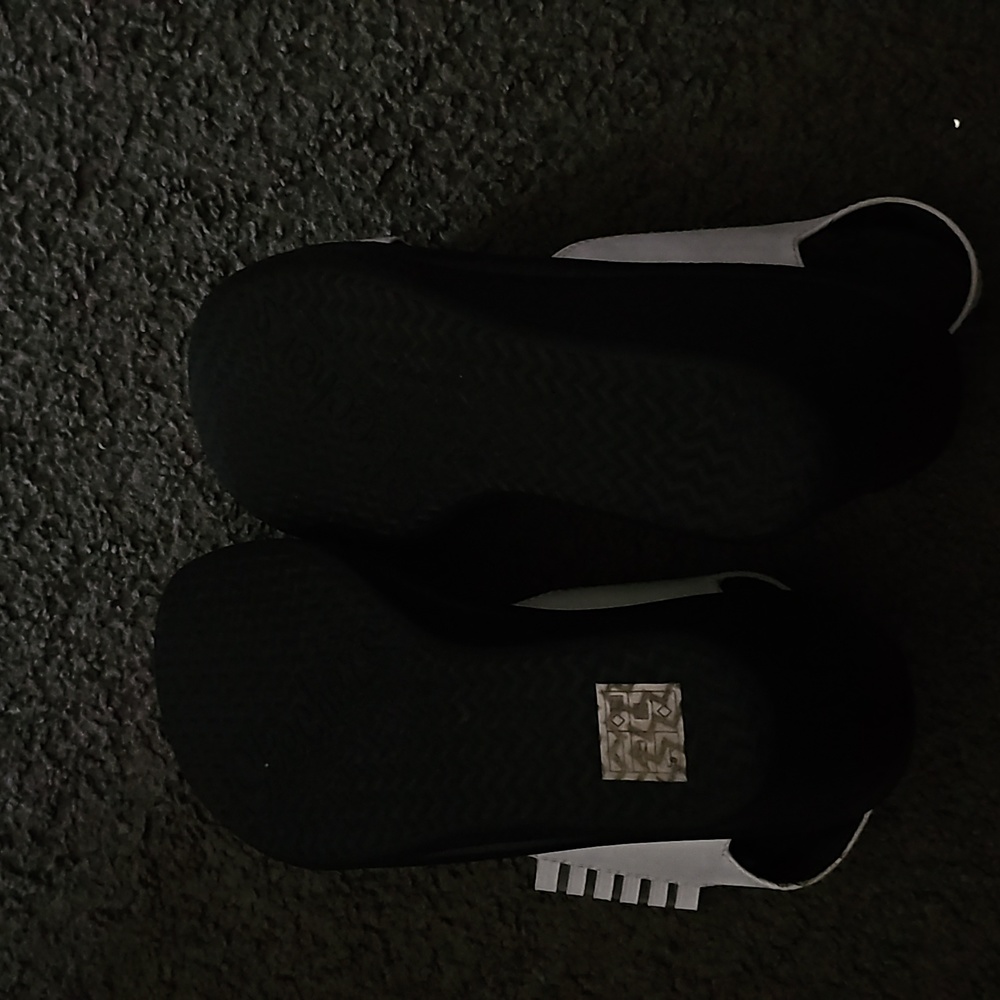 Sandals - Picture 2 of 3